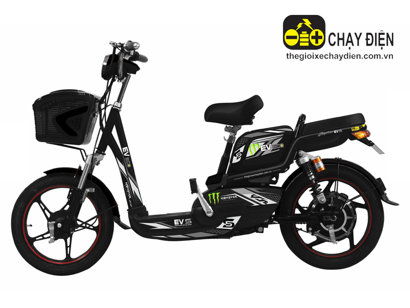Phần để chân của xe đạp điện EV S5 không quá rộng, đủ để bạn cảm thấy thoải mái và an toàn