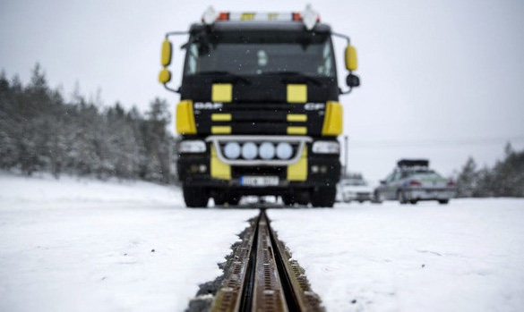 Đường ray eRoad Arlanda cho phép xe ô tô vừa đi vừa sạc điện tại Thụy Điển