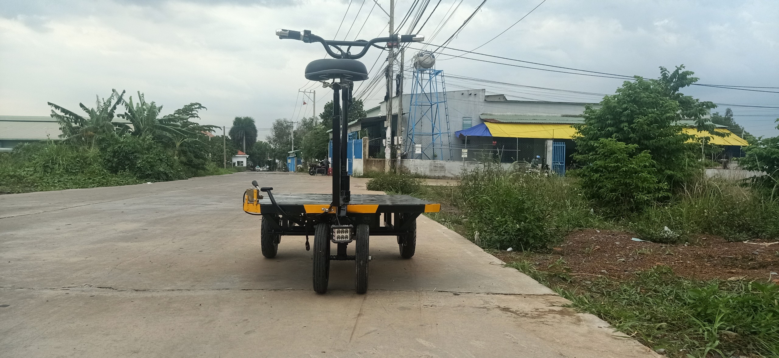 Xe 3 bánh điện nhà xưởng EV M sở hữu thiết kế độc đáo, dễ điều khiển Xe 3 bánh điện nhà xưởng EV M sở hữu thiết kế độc đáo, dễ điều khiển
