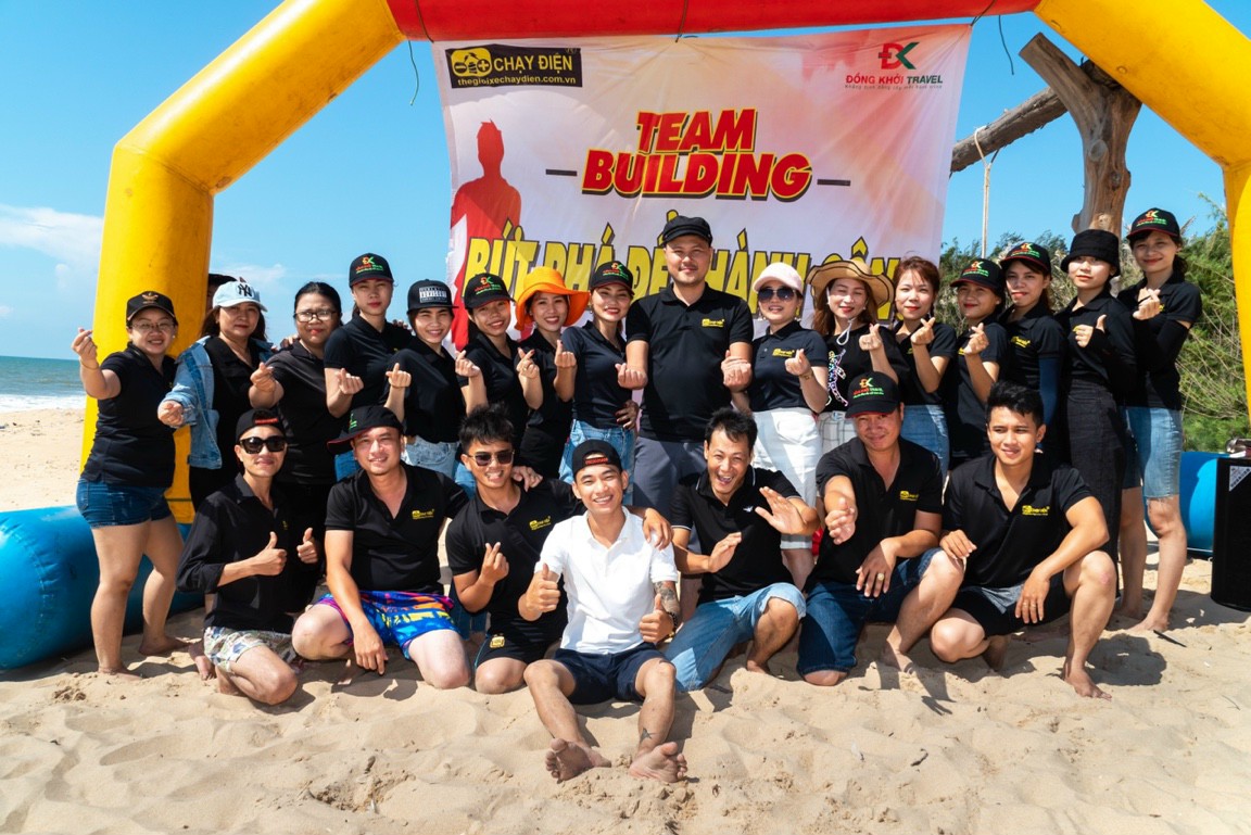 Team Building du lịch biển với đầy đủ các thành viên TGXCĐ