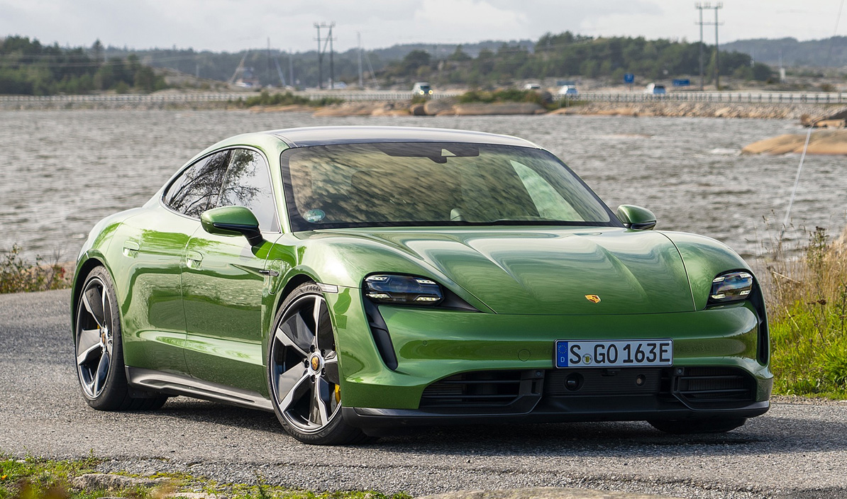 Trước vẻ đẹp độc đáo của mình, Porsche Taycan đã thu hút được sự chú ý của nhiều khách hàng Trước vẻ đẹp độc đáo của mình, Porsche Taycan đã thu hút được sự chú ý của nhiều khách hàng