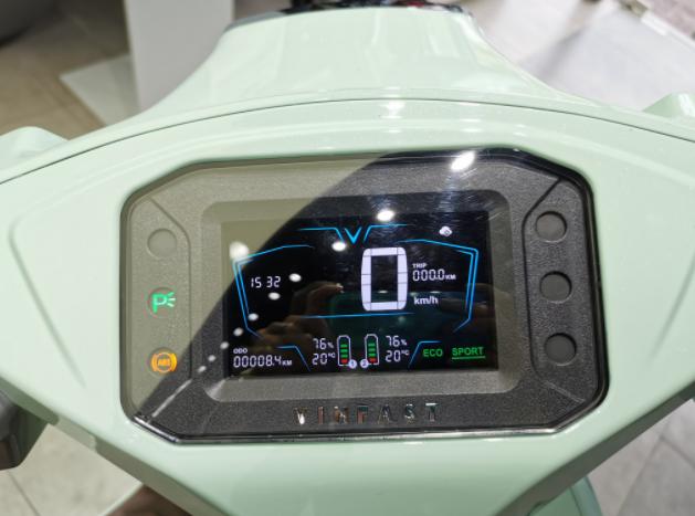 Màn hình xe Vinfast Vento được trang bị đủ các tính năng cần thiết