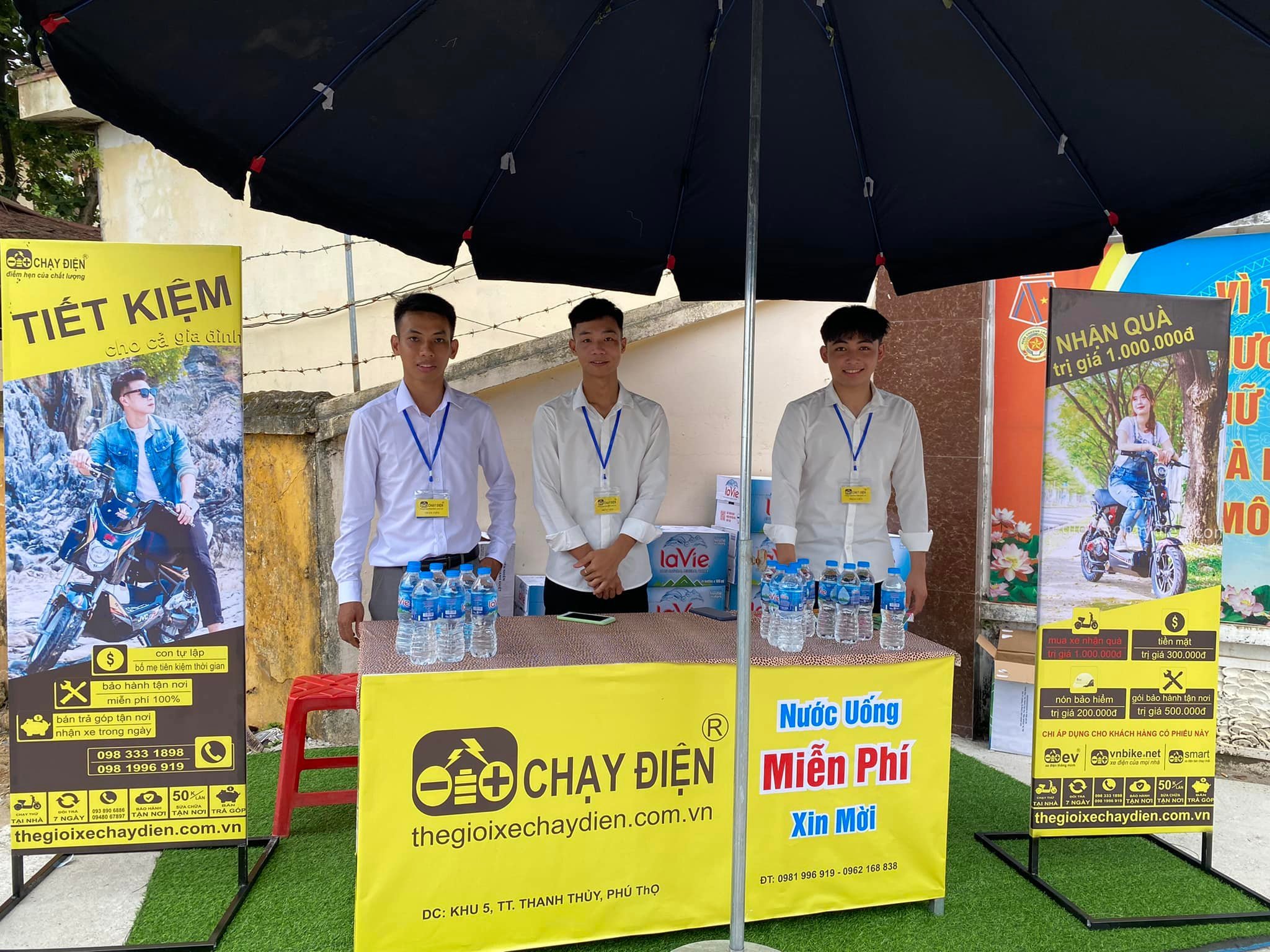 Chương trình có phát nước uống miễn phí cho thí sinh và phụ huynh