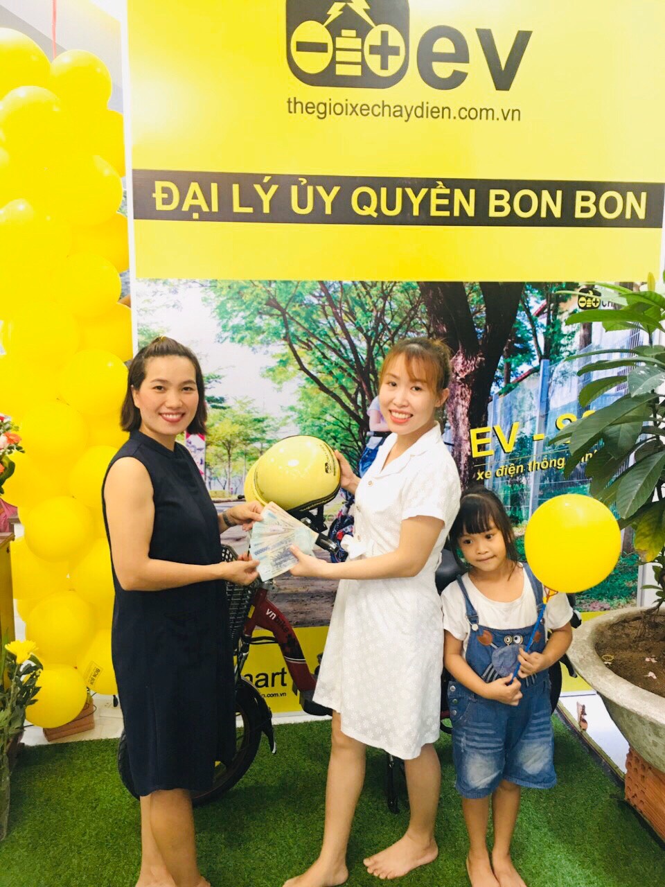 Khách hàng sẽ nhận được những phần quà giá trị từ của hàng Khách hàng sẽ nhận được những phần quà giá trị từ của hàng