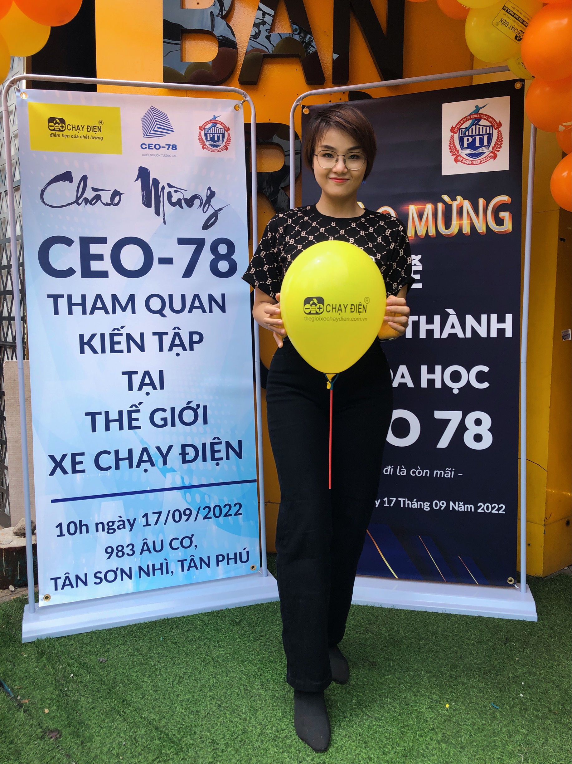Những standee tươi tắn chào mừng tập thể lớp CEO -78 của học viện đào tạo doanh nhân PTI