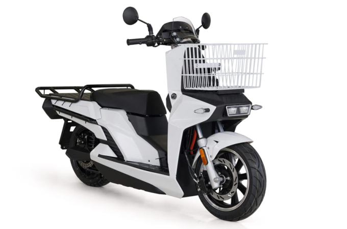 Phiên bản cao cấp của  Aidea AA-Wiz được trang bị thêm phần giỏ đằng trước và giá để hàng phía sau