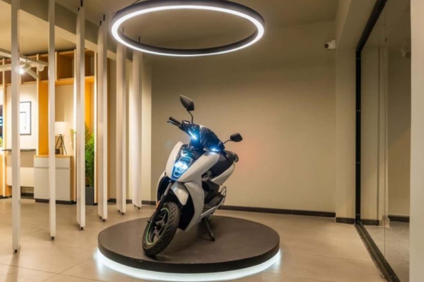 Nhà sản xuất xe điện Ather Energy nổi tiếng tại Ấn Độ đã trình làng và cho ra mắt mẫu xe máy điện Ather 450X