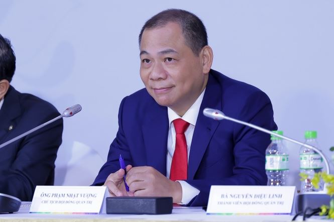 Ông Phạm Nhật Vượng tại phiên họp thường niên sáng ngày 17/05