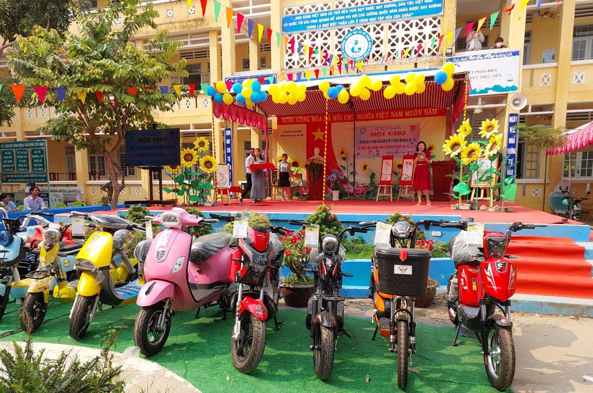 Ngày 13/03, đại lý ủy quyền Đức Tuyên đã có buổi tổ chức sự kiện tuyên truyền về xe điện tại trường THPT Tràm Chim
