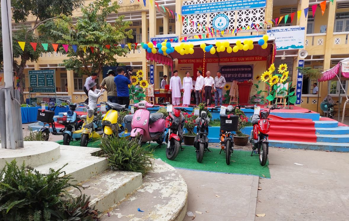 Đại lý ủy quyền Đức Tuyên đã trưng bày những dòng xe điện như EV, VN Bike, TH CEO,...