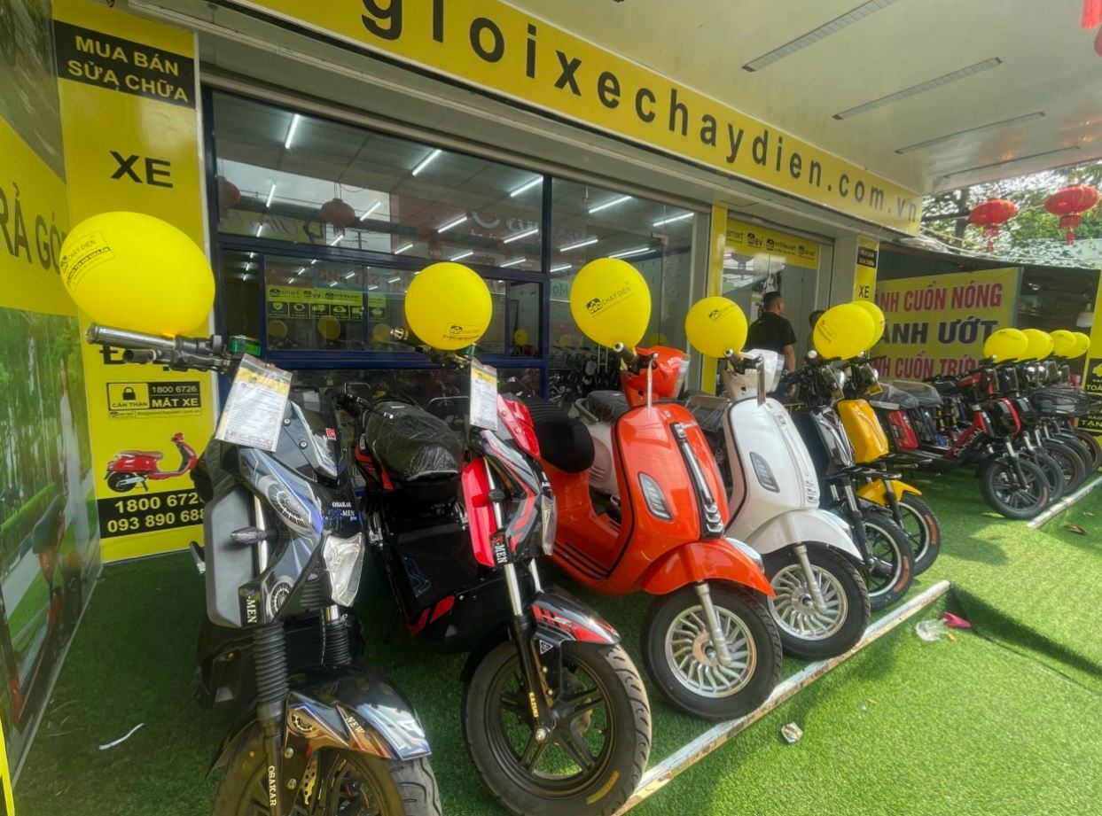 Cửa hàng đã có chương trình mua bán xe điện với lãi suất 0% và mọi khách hàng