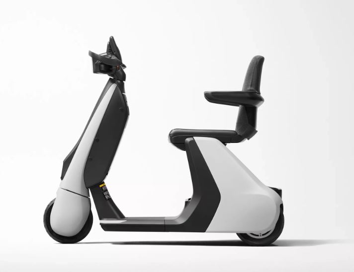 Xe có tốc độ tối đa là 6km/h cùng với pin mang lại tầm vận hành 12km/sạc