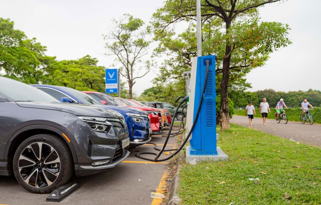 Những ai không nên mở kinh doanh trạm sạc xe điện?