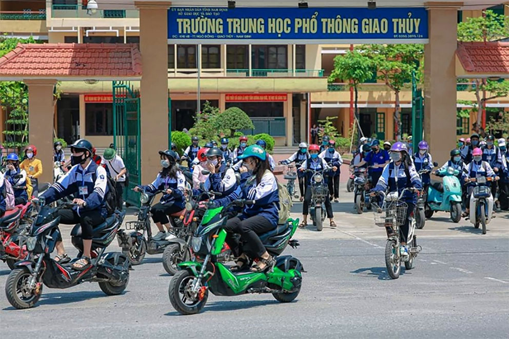 Bao nhiêu tuổi thì được điều khiển xe đạp điện, xe máy điện? Bao nhiêu tuổi thì được điều khiển xe đạp điện, xe máy điện?