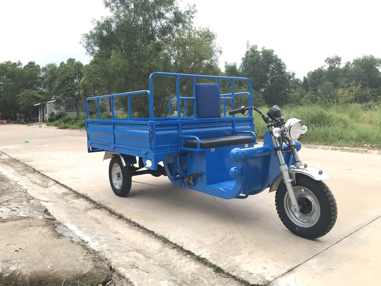 Xe ba bánh điện chở hàng được sản xuất như thế nào?