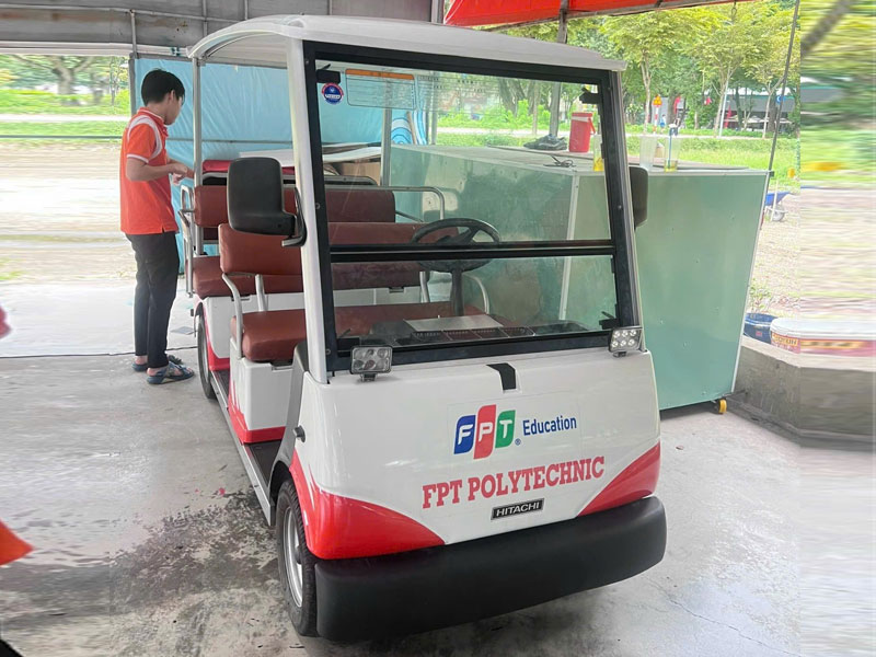 Ô Tô Điện Du Lịch Hitachi: Sạc Đầy Đi 60Km, Chạy Êm, Bền Bỉ