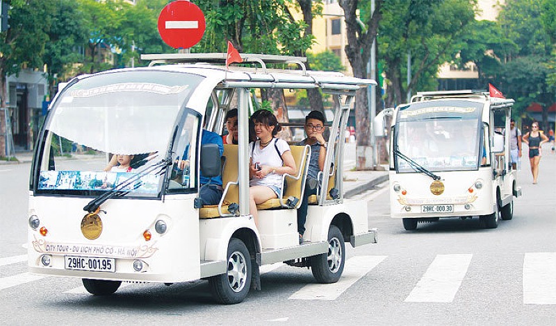Nên chọn loại nào cho ô tô điện du lịch và xe điện chở khách?