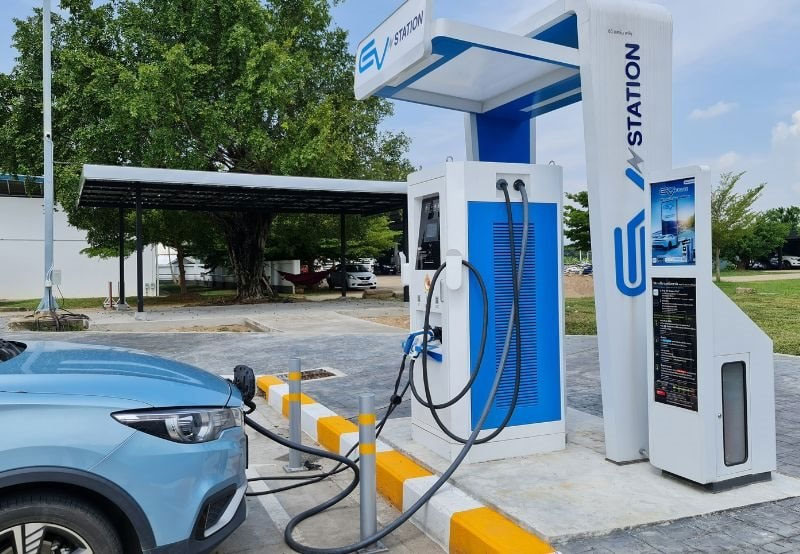 Trạm sạc tại nơi làm việc (Workplace Charging Stations)