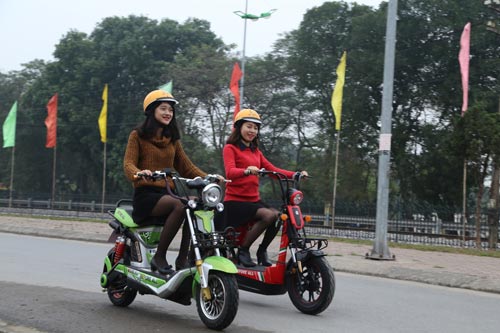 Những l&yacute; do sinh vi&ecirc;n cần phải c&oacute; xe đạp điện 
