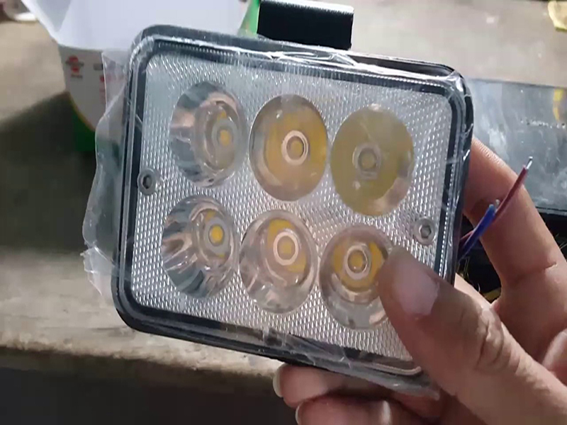 Lắp đèn trợ sáng 6 bóng nhanh-đúng kỹ thuật giá rẻ Lắp đèn trợ sáng 6 bóng nhanh-đúng kỹ thuật