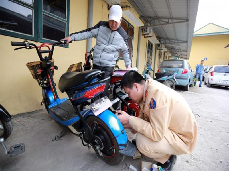 Bảng giá lăn bánh xe máy điện trên toàn quốc đảm bảo Bảng giá lăn bánh xe máy điện trên toàn quốc