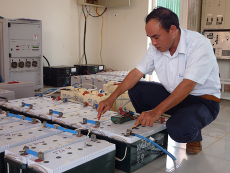 Phục hồi bình ắc quy chuẩn bằng CD5F