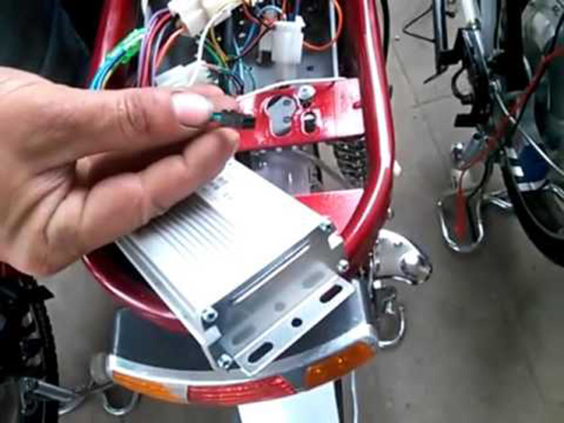 Cách thay zắc IC điều tốc 500 W vào xe 133i uy tín Cách thay zắc IC điều tốc 500 W vào xe 133i