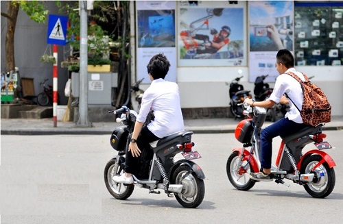 Đi xe đạp điện kh&ocirc;ng đội mũ bảo hiểm c&oacute; bị xử phạt kh&ocirc;ng?