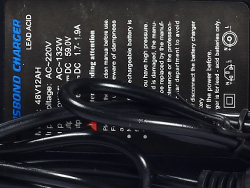 Thông số Sạc xe đạp điện Osakar 48v-12a ở mặt sau của sạc