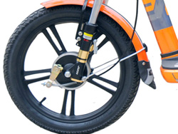 Bánh trước Xe đạp điện Dkbike 18A Plus với giảm sóc dầu êm ái