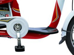 Để chân và bàn đạp Xe đạp điện Bomelli 18F có khoảng cách phù hợp