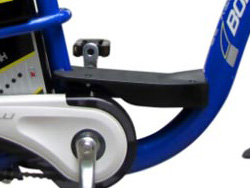 Để chân Xe đạp điện Hitasa Bomelli 22 với khoảng cách phù hợp