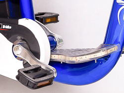 Để chân Xe đạp điện Draca Navi F4 18inh với khoảng cách phù hợp