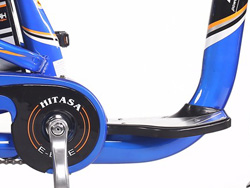 Để chân Xe đạp điện Hitasa N22 với khoảng cách phù hợp