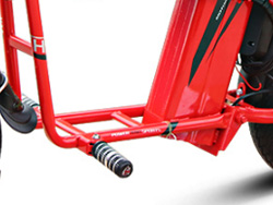Để chân Xe đạp điện gấp Qi Li Kangaroo không bàn đạp được đặt ở khoảng cách phù hợp