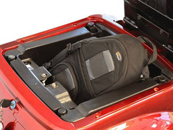 Cốp Xe máy điện 3 bánh Emoto một chỗ ngồi có diện tích rộng rãi có thể cất được nhiều đồ dùng 