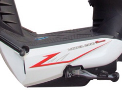 Để chân Xe máy điện Z3 Sufat được thiết kế rộng rãi
