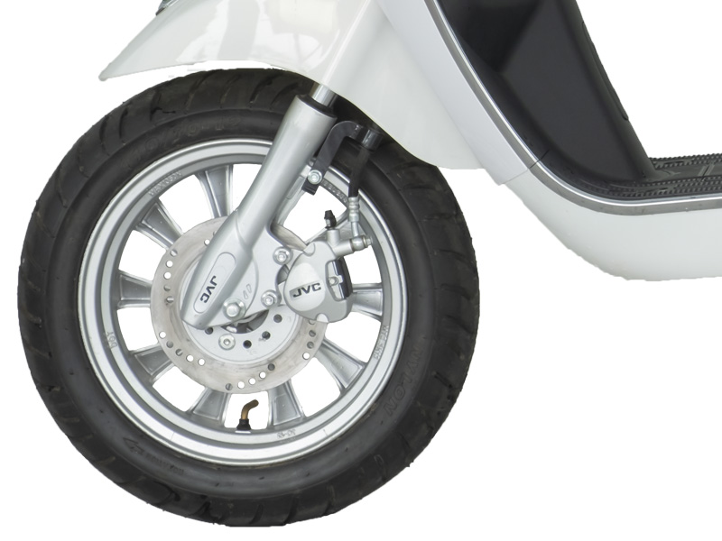 Bánh trước Xe máy điện JVC Vespa Platinum với lốp cao su không ruột